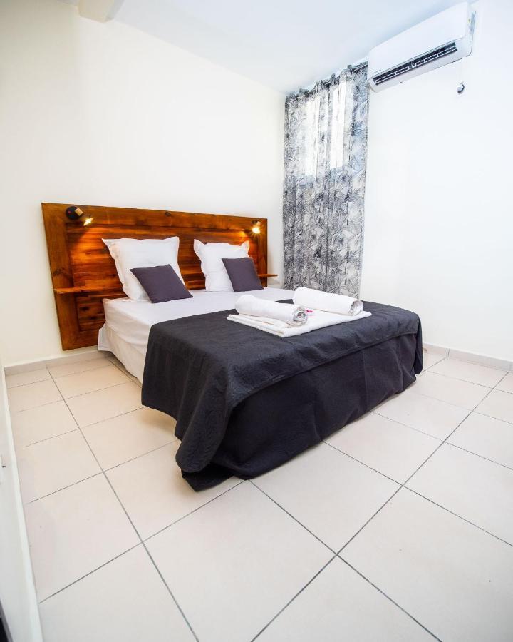 T2 Jacuzzis et piscine au centre ville de Port-Louis Extérieur photo
